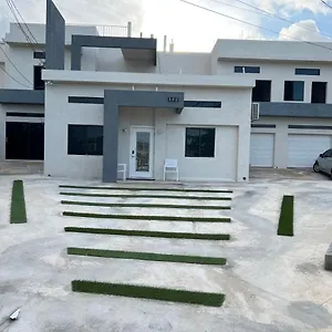  Holiday home Joy Estate Rooftop Pool N View Unit #1 Jamaica